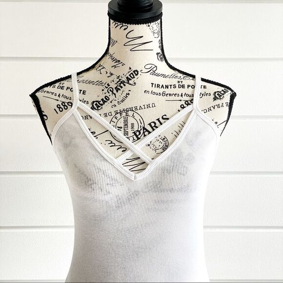 Bozollo Juniors White Ribbed Caged Tank Top Size Medium Like New Condition - Picture 4 of 7